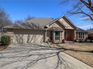 558 NW Jayellen Ave, Burleson, TX 76028