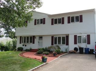 36 Pamela Ln, Selden, NY 11784