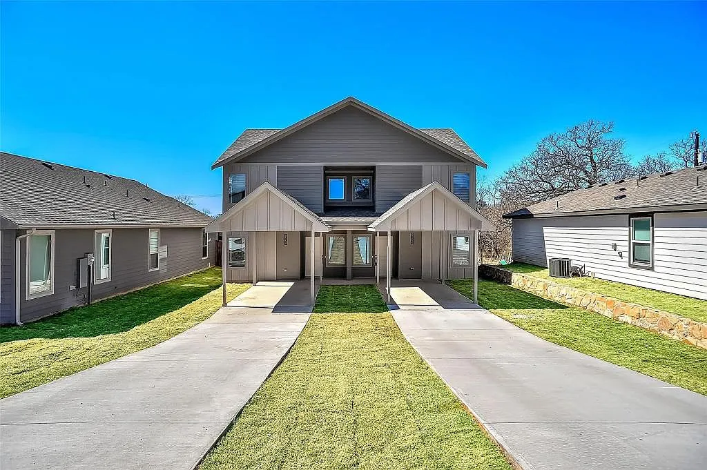 1219 Bells Dr — Photo 3