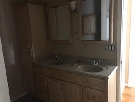 5th image of 311 Wildrose Ave