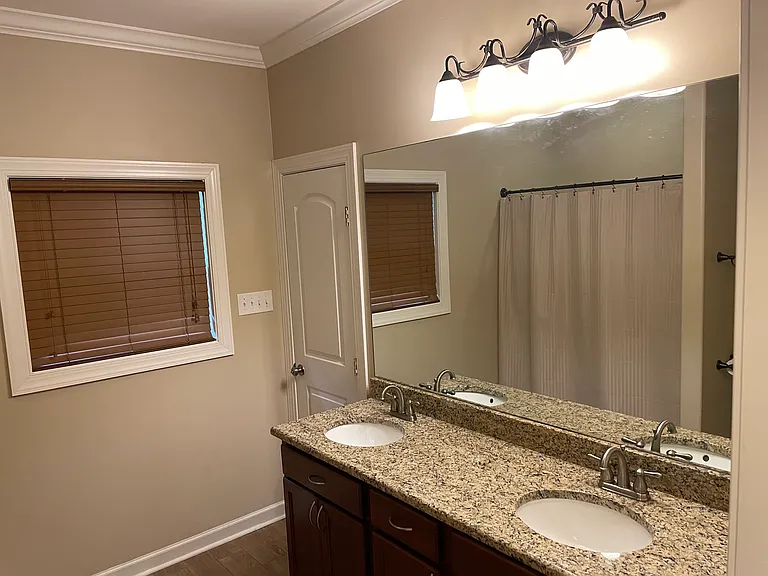 1003 S Maple St — Photo 17