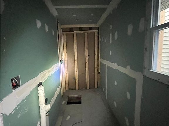 2nd image of 17 California St