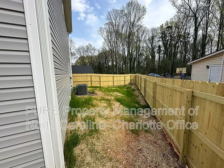 2649 Hemphill St — Photo 40
