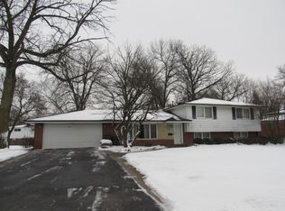 3817 Rugen Rd, Glenview, IL 60025