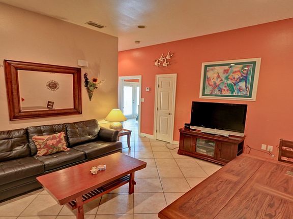 3rd image of 103 E Gardenia St #3