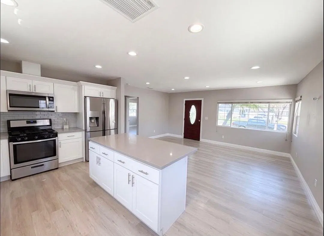 3 bed, 1326 sqft, $2,137 — Photo 4