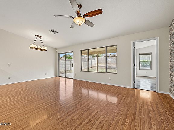 4th image of 1713 E DESERT Lane