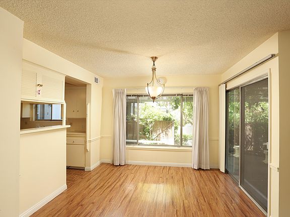 5th image of 1715 Fair Oaks Ave APT 8