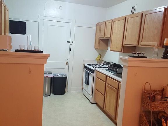 4th image of 2618 N Oakland Ave