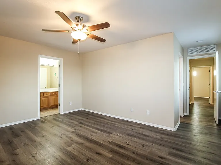 17423 W Watson Ln — Photo 9