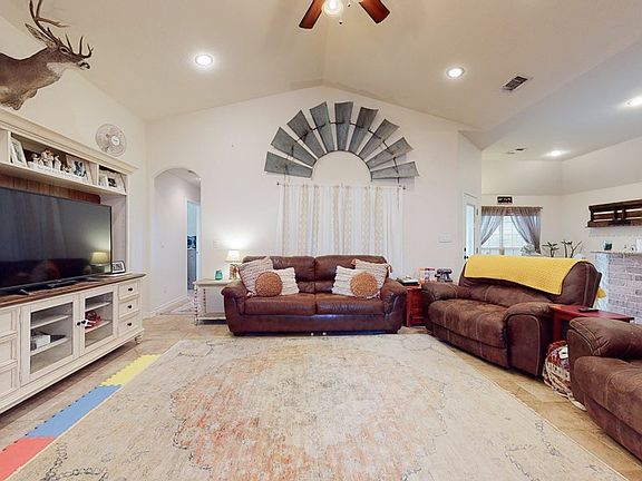 5th image of 1406 E Pecan Ave