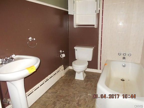 Full bathroom on the first floor