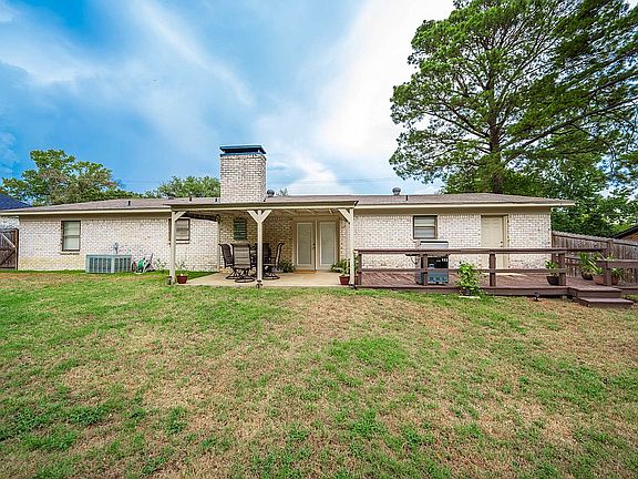 5th image of 2207 Pinecrest Dr