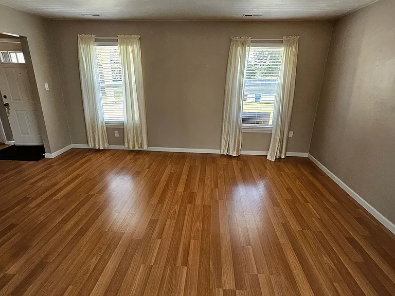 1605 Sinking Creek Dr — Photo 5