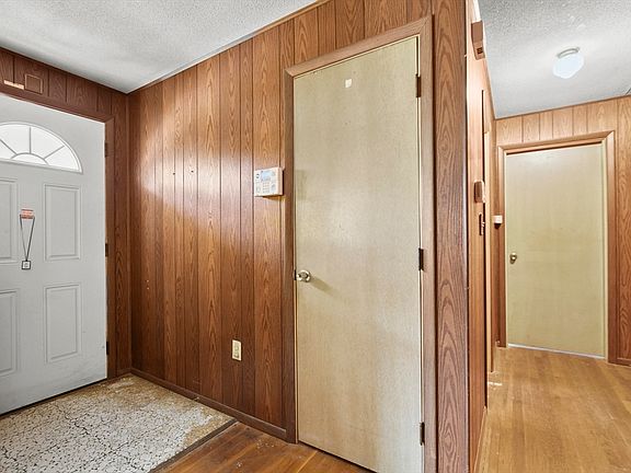 4th image of 11 Newport Dr