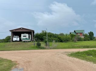 318 Porpoise Dr, Palacios, TX 77465