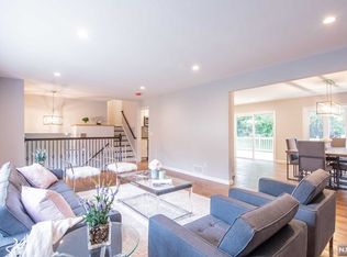 561 Wendel Pl, Oradell, NJ 07649