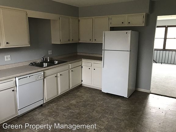 2nd image of 2067 Andrew St SE