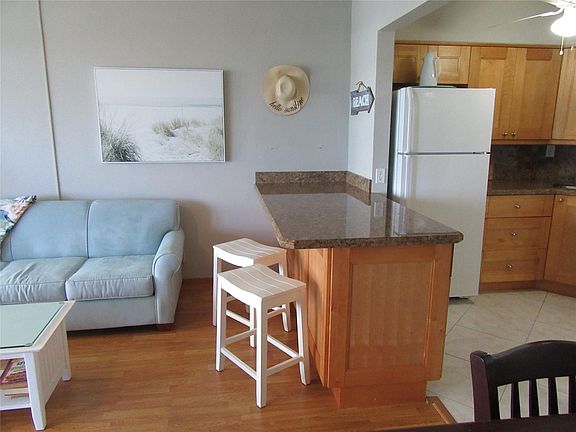 4th image of 4050 N Ocean Drive #402