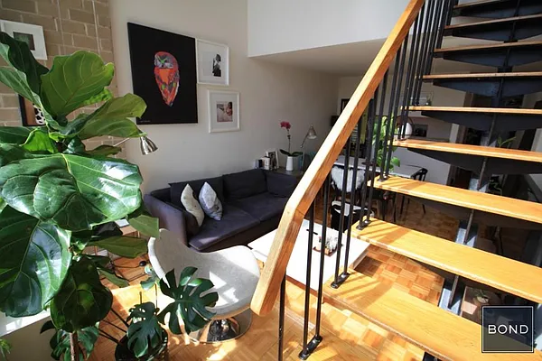 Rented by Bond New York | media 33