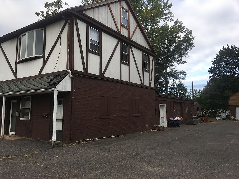 2nd image of 111 Laurel Ct