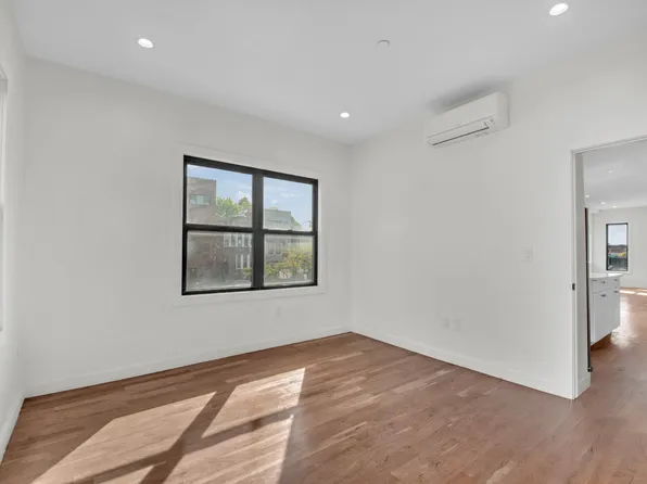 31 Roosevelt Place image 7 of 17