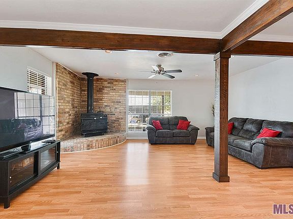 5th image of 922 N Janice Ave