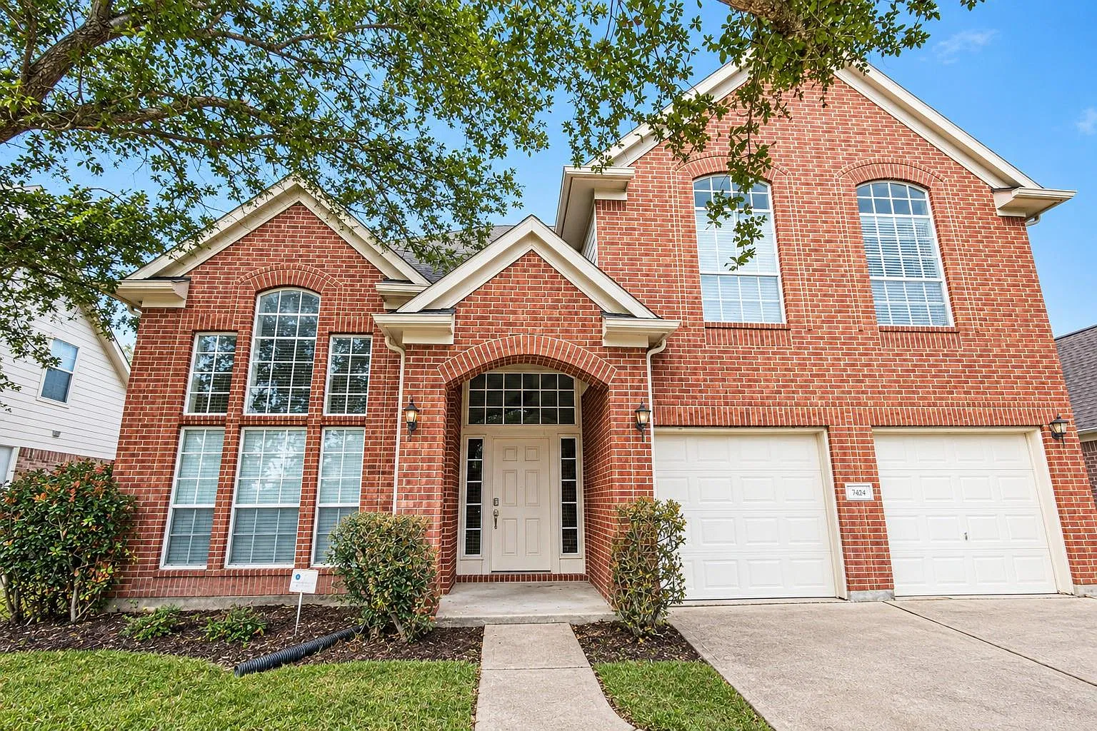 3 bed, 2.5 bath, 2148 sqft, $2,450 — Photo 1