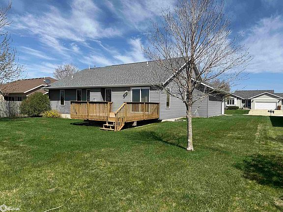 4th image of 521 Summit Dr