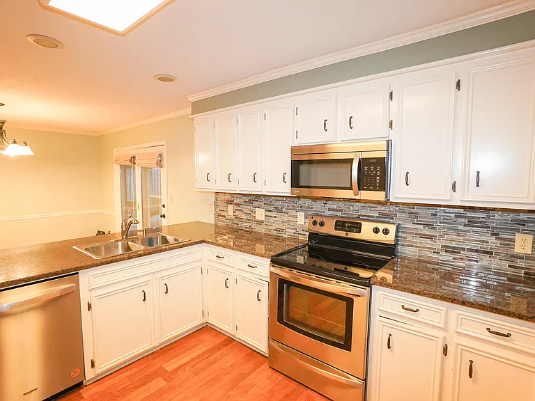 325 Mockingbird Ln — Photo 10