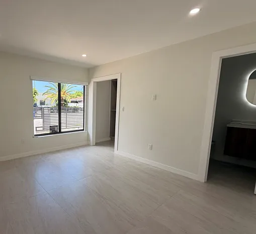3 bed, 2.0 bath, 1066 sqft, $4,900 — Photo 2