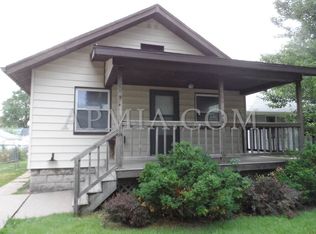 929 Center Point Rd NE, Cedar Rapids, IA 52402