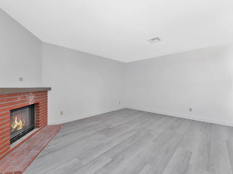 2257 Exeter Dr #D — Photo 9