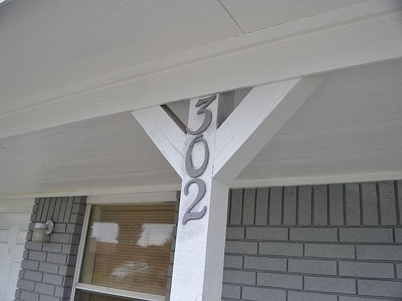 2nd image of 302 Horseshoe Dr #B