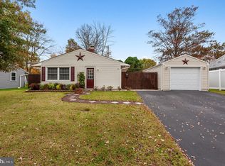 21 Mockorange Ln, Levittown, PA 19054