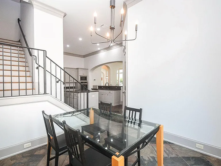 2702 Tudor Mnr — Photo 18