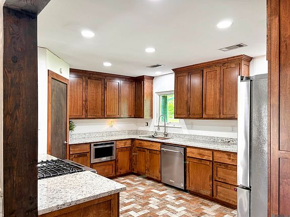4th image of 63367 Hill St