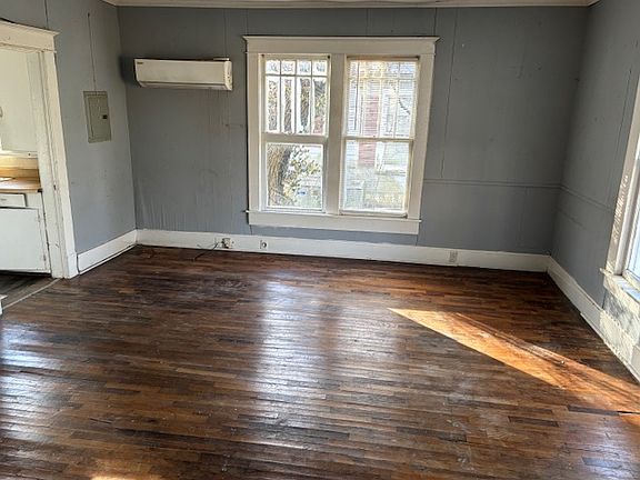 3rd image of 334 E Forest Ave