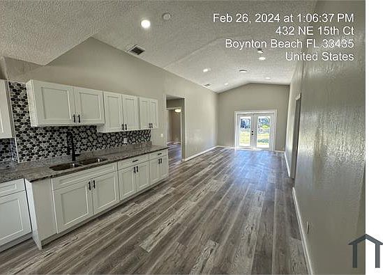 4th image of 432 NE 15th Ct