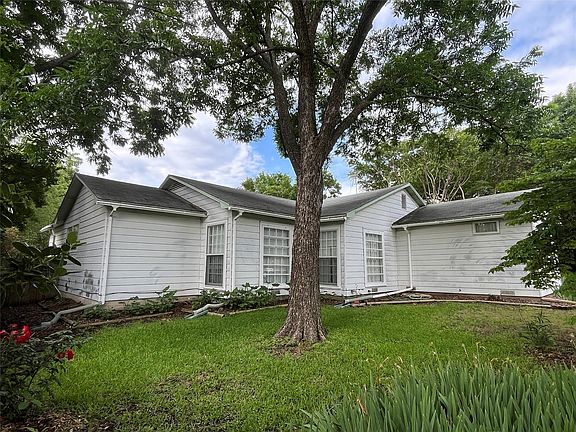 3rd image of 400 Edgefield Dr