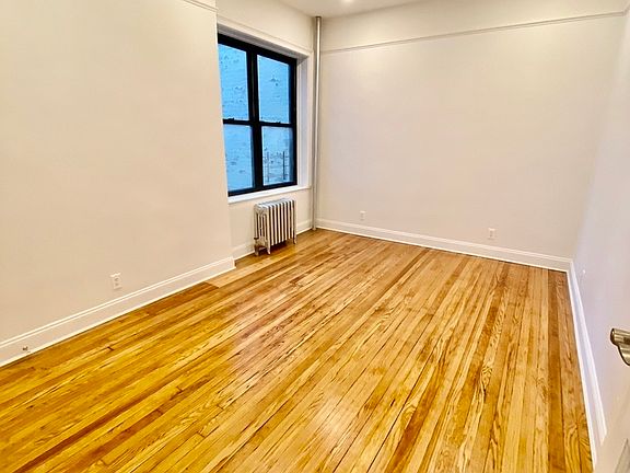 4th image of 24-24 42nd St #Aa2