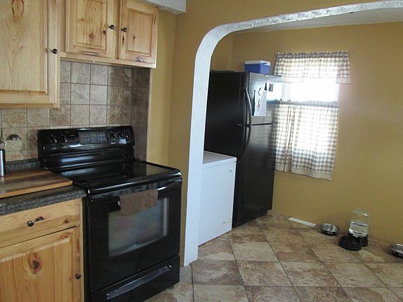 5th image of 839 Wilfred Ave