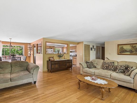 3rd image of 1425 Concord Ln