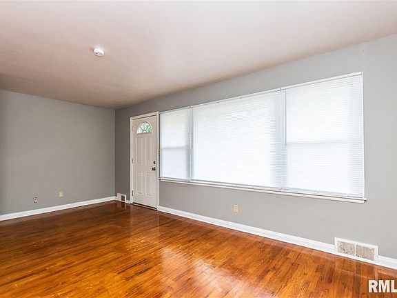 5th image of 1006 E Tripp Ave