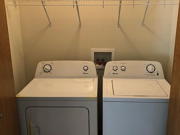 5th image of 850 Edgewater Dr
