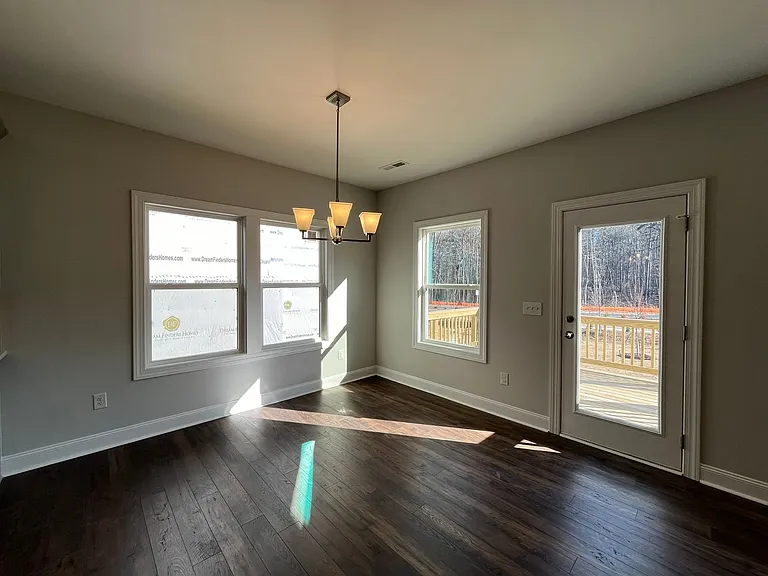 816 Challenger Ln — Photo 10