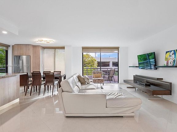 5th image of 3300 NE 191st St APT 313