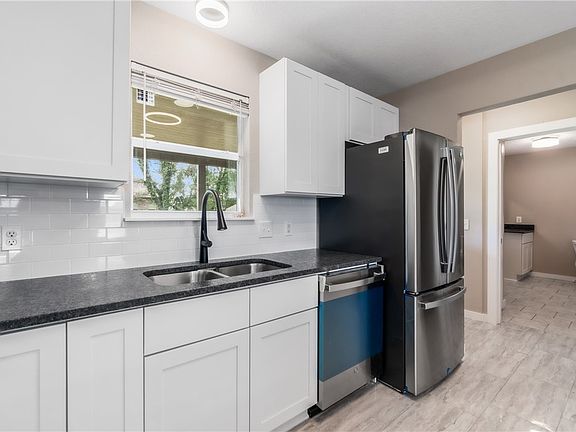 4th image of 910 SW Tater Black Rd