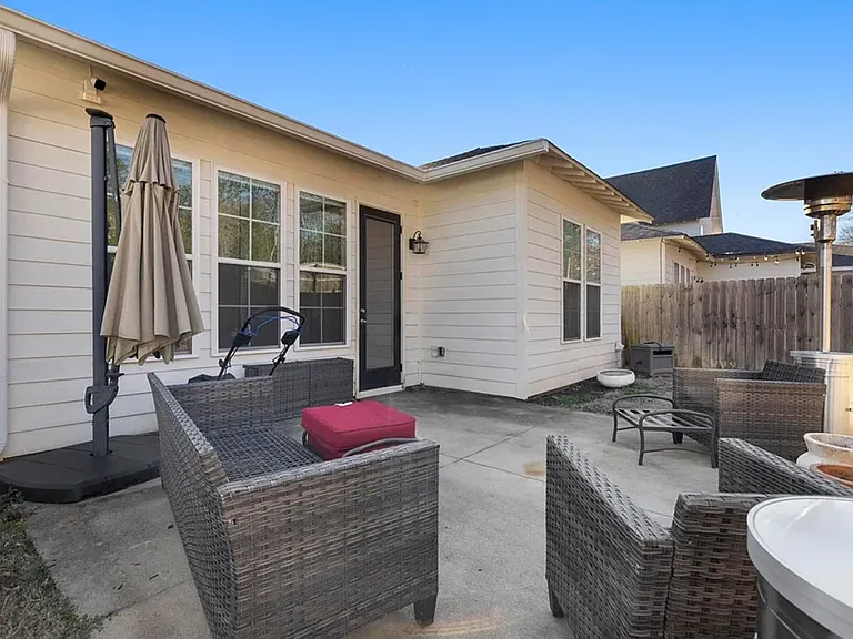 676 Village Dr — Photo 11