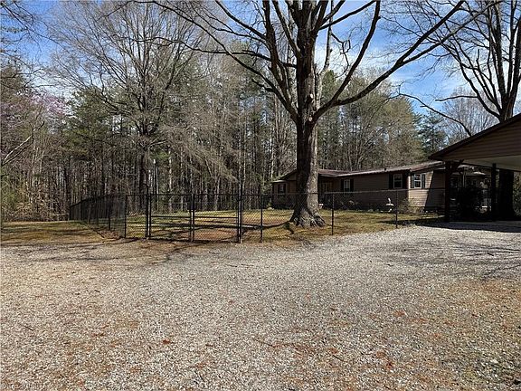 5th image of 208 Rock Haven Dr
